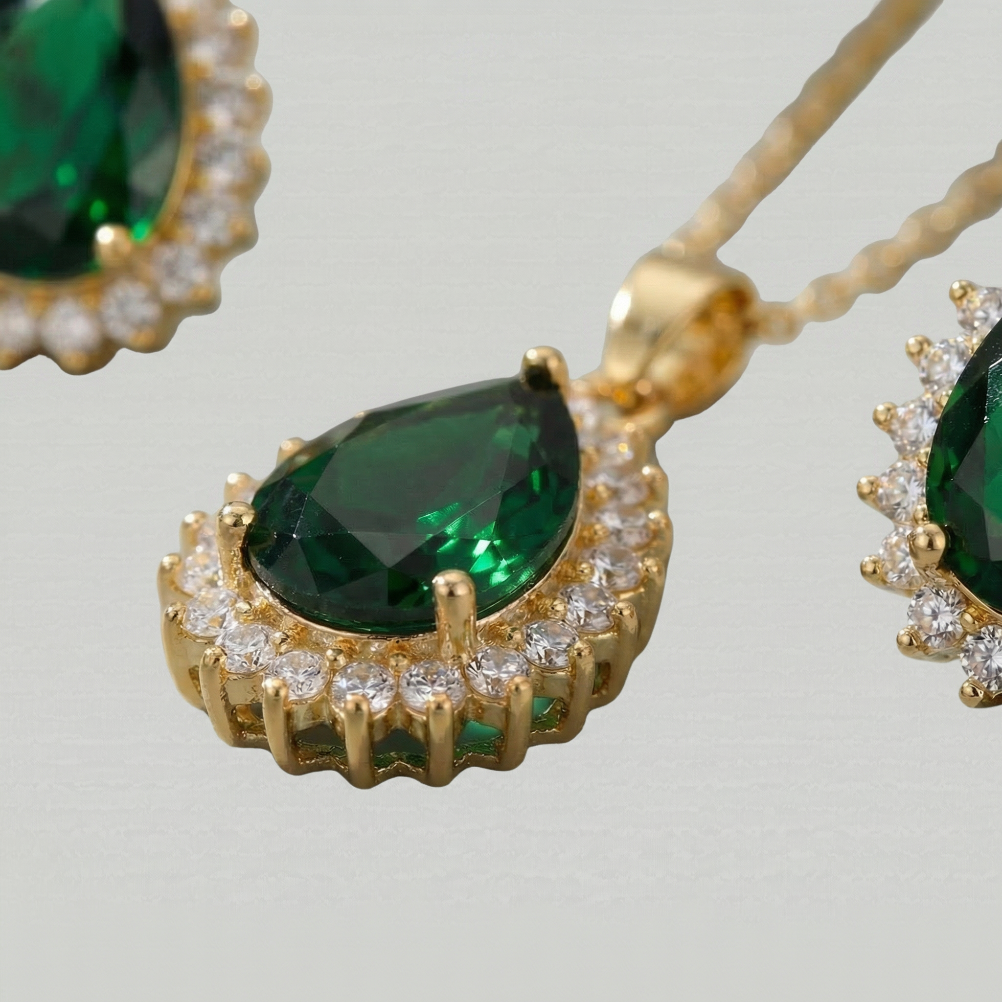 The Emerald Halo Necklace Set