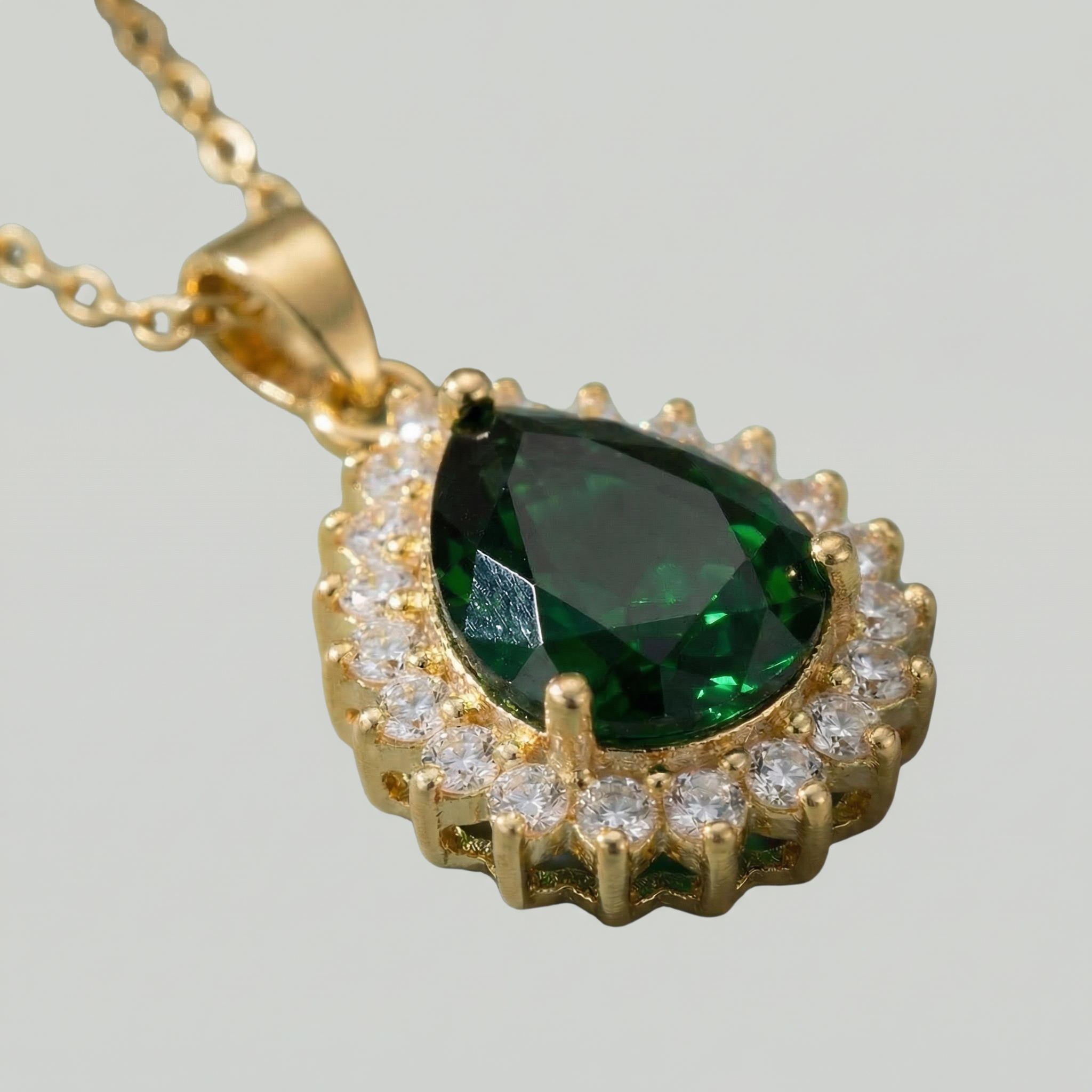 The Royal Emerald Necklace Set